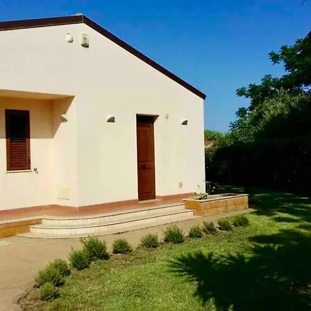 Villa With Access To The Beach Villa Lascari