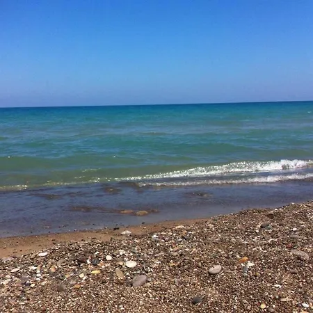 Villa With Access To The Beach Lascari