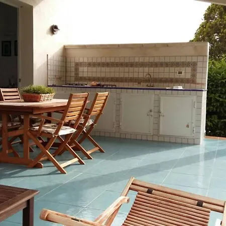 Villa With Access To The Beach *